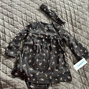 NWT Carter’s gray floral outfit with headband